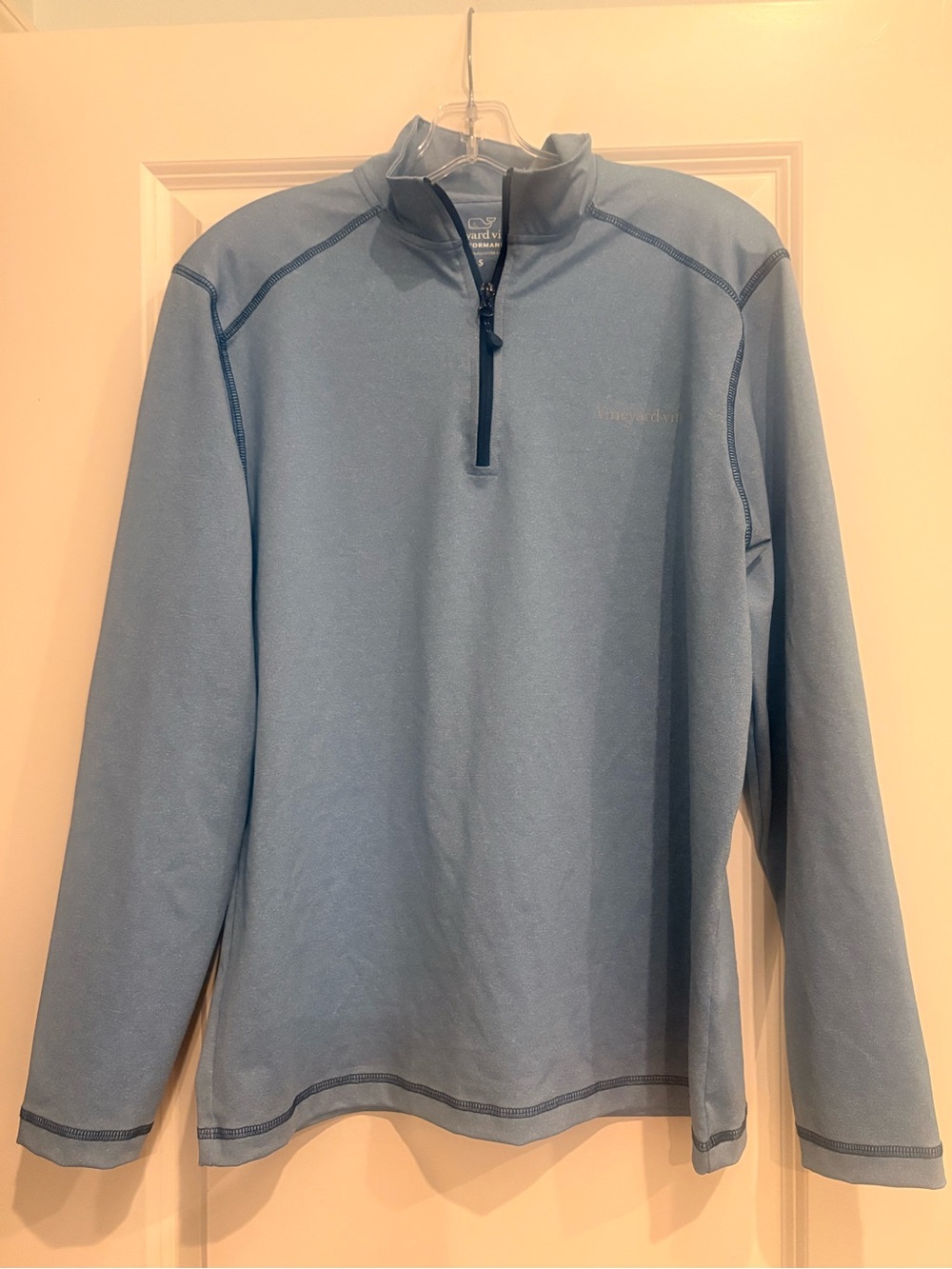 Vinyard Vines men’s lightweight 1/4 zip pullover. Like new. Preppy. Light blue.